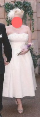 Illustration for article titled Ever sell a wedding dress?